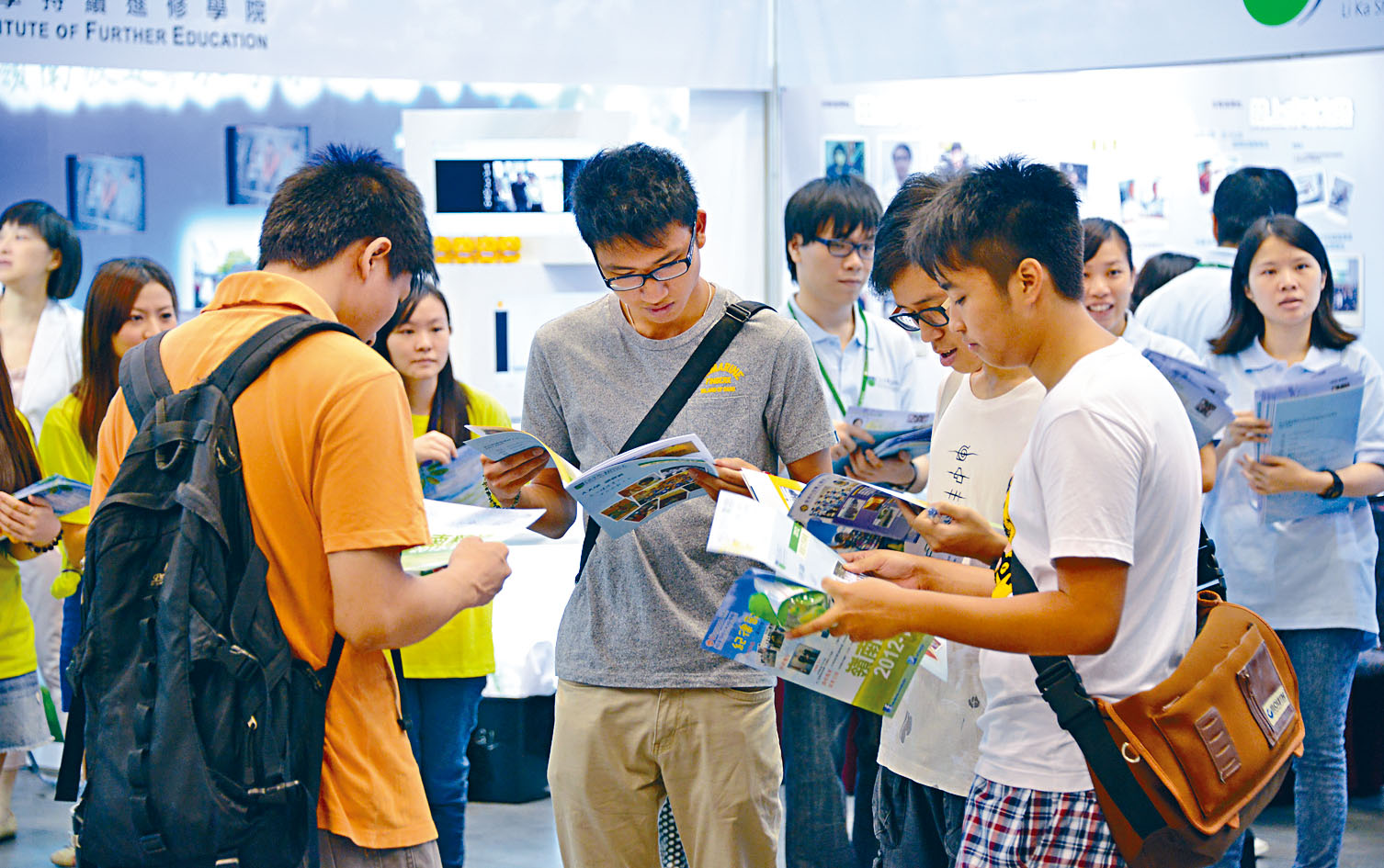 現時香港有不同升學途徑，適合不同程度的學生。葉偉民表示，文憑試低分學生也有出路。